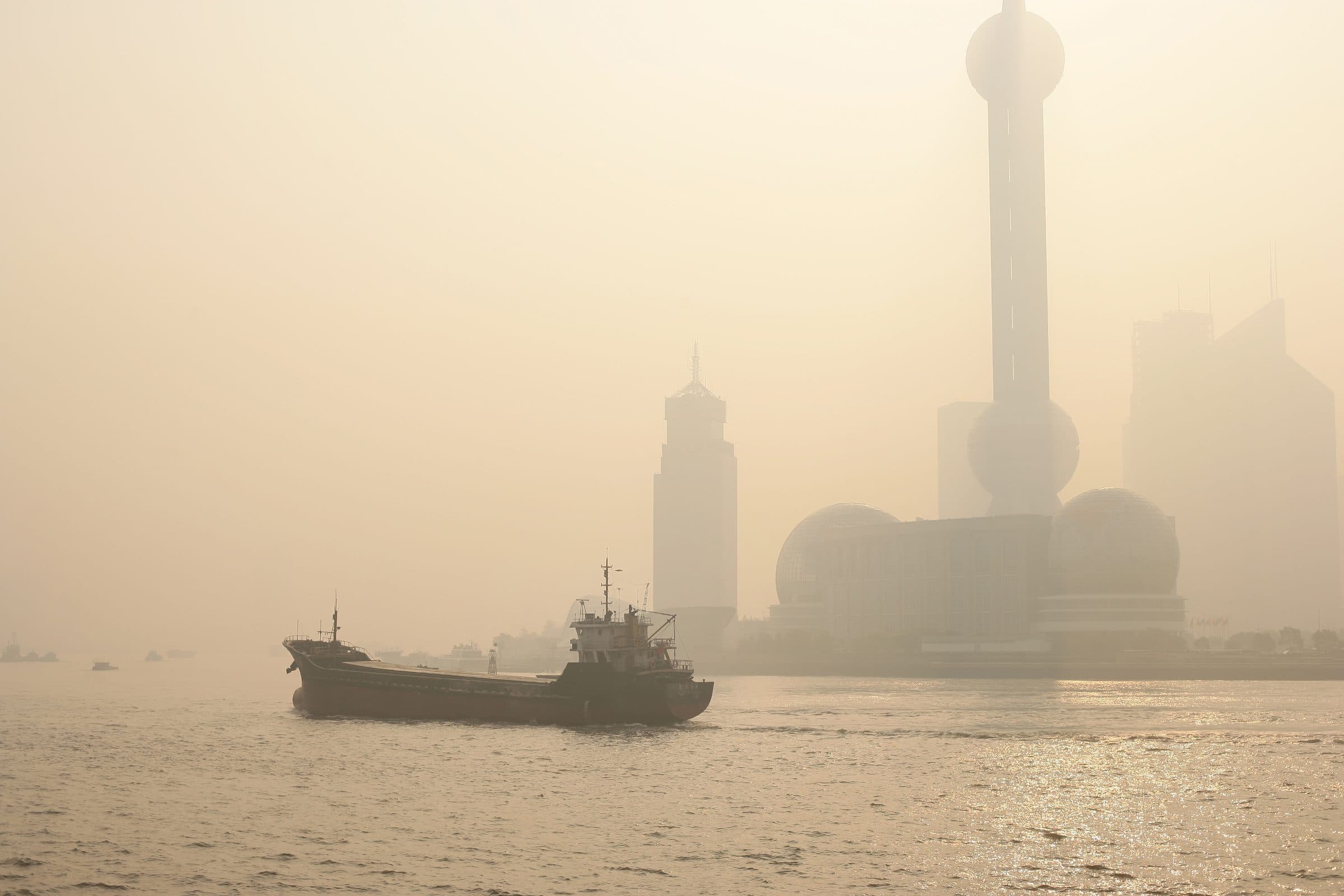 Shanghai dans la brume